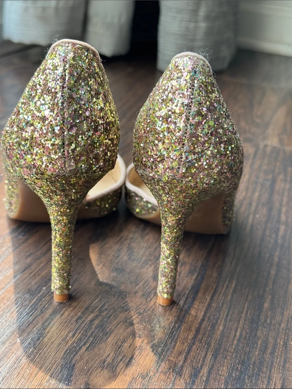 Jessica Simpson Glistening ✨ Glitter Pointed-Toe Pumps in Gold